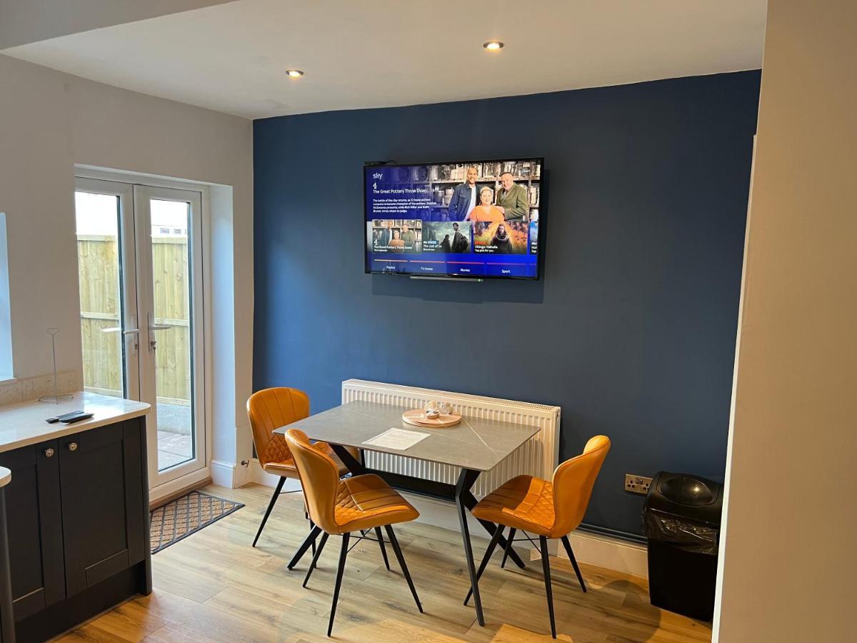 Luxury 2 Bed Apartment Great Location Stoke-on-Trent ภายนอก รูปภาพ