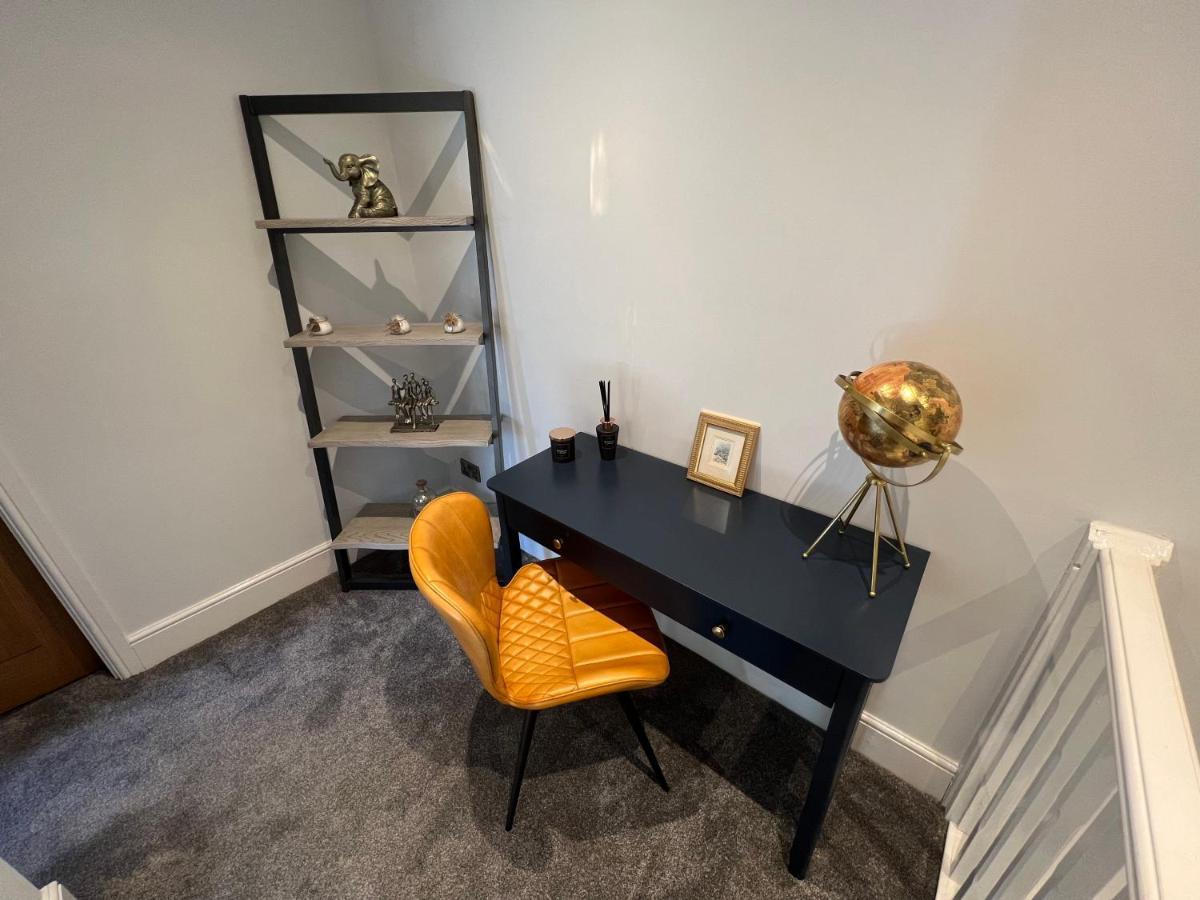 Luxury 2 Bed Apartment Great Location Stoke-on-Trent ภายนอก รูปภาพ