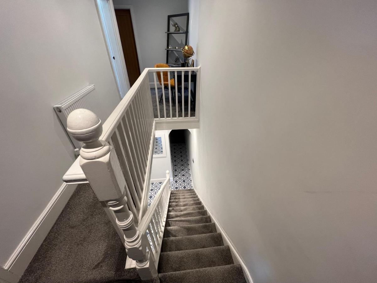 Luxury 2 Bed Apartment Great Location Stoke-on-Trent ภายนอก รูปภาพ