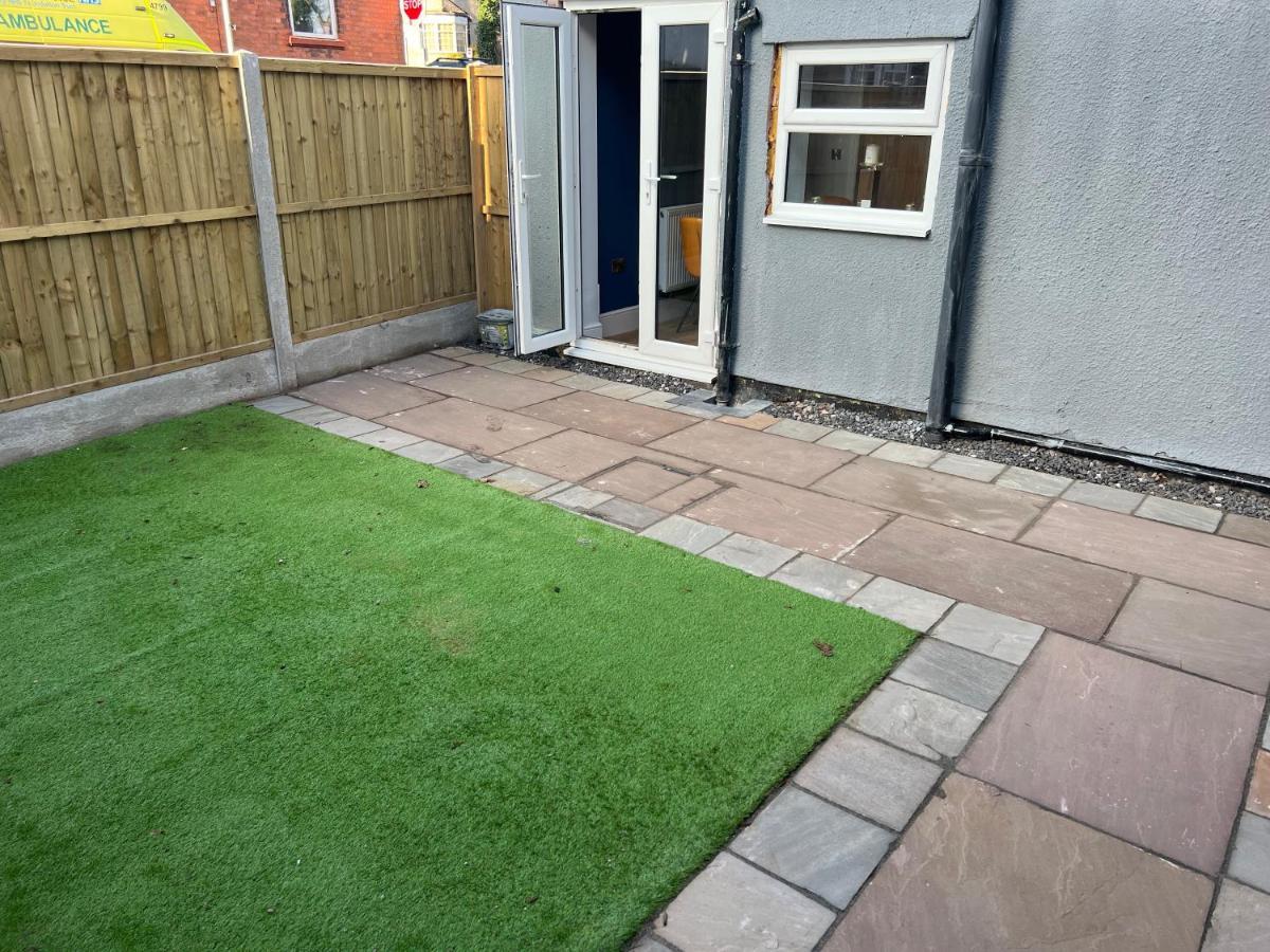 Luxury 2 Bed Apartment Great Location Stoke-on-Trent ภายนอก รูปภาพ